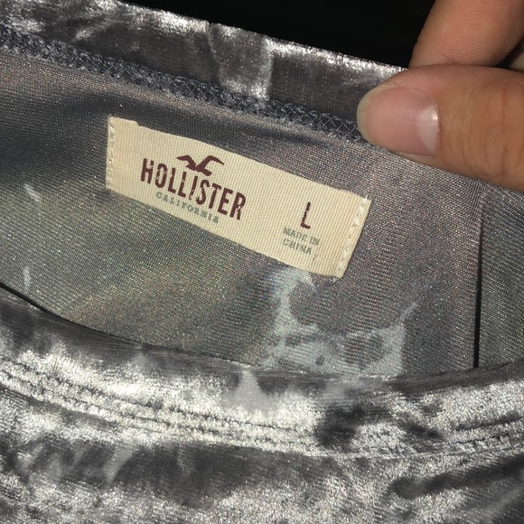 Hollister Velvet T-shirt - Picture 3 of 3